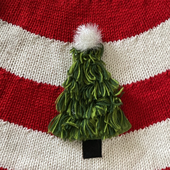 Hand knit Christmas tree round 51” skirt - Picture 4 of 9